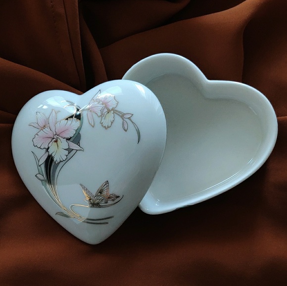 Vintage Heart Jewelry Box - Picture 2 of 4